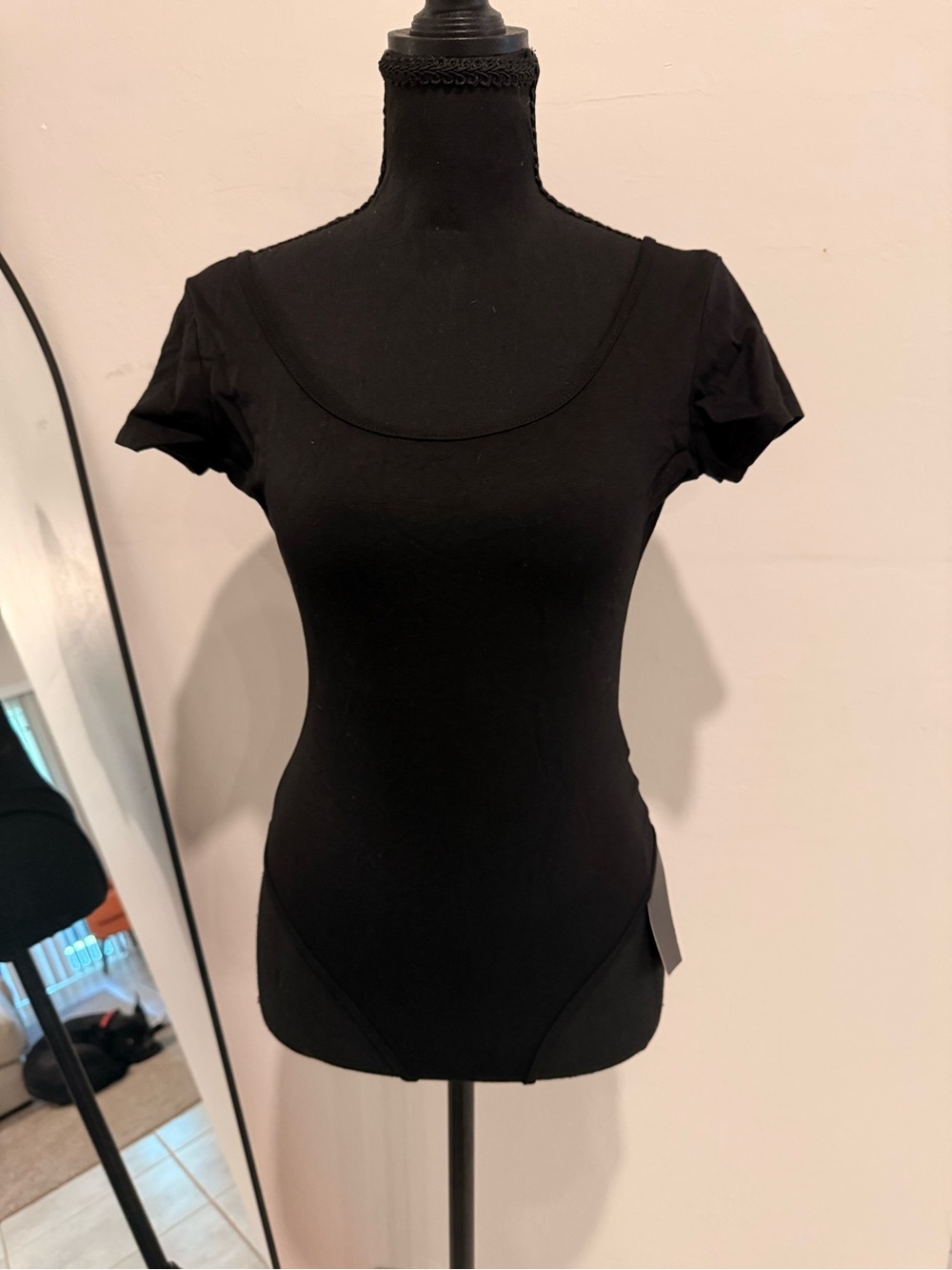 Solado Black Scoop-Neck Backless Short-Sleeve Bodysuit - Women